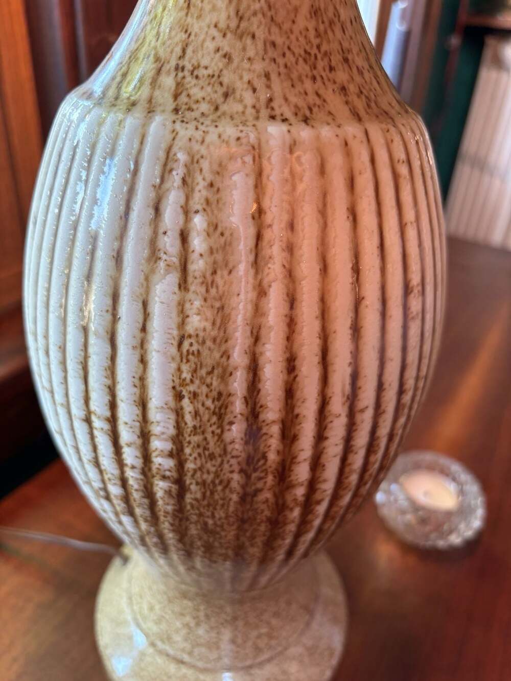 Mid-Century Modern Ribbed Ceramic Table Lamp - Picture 5 of 6